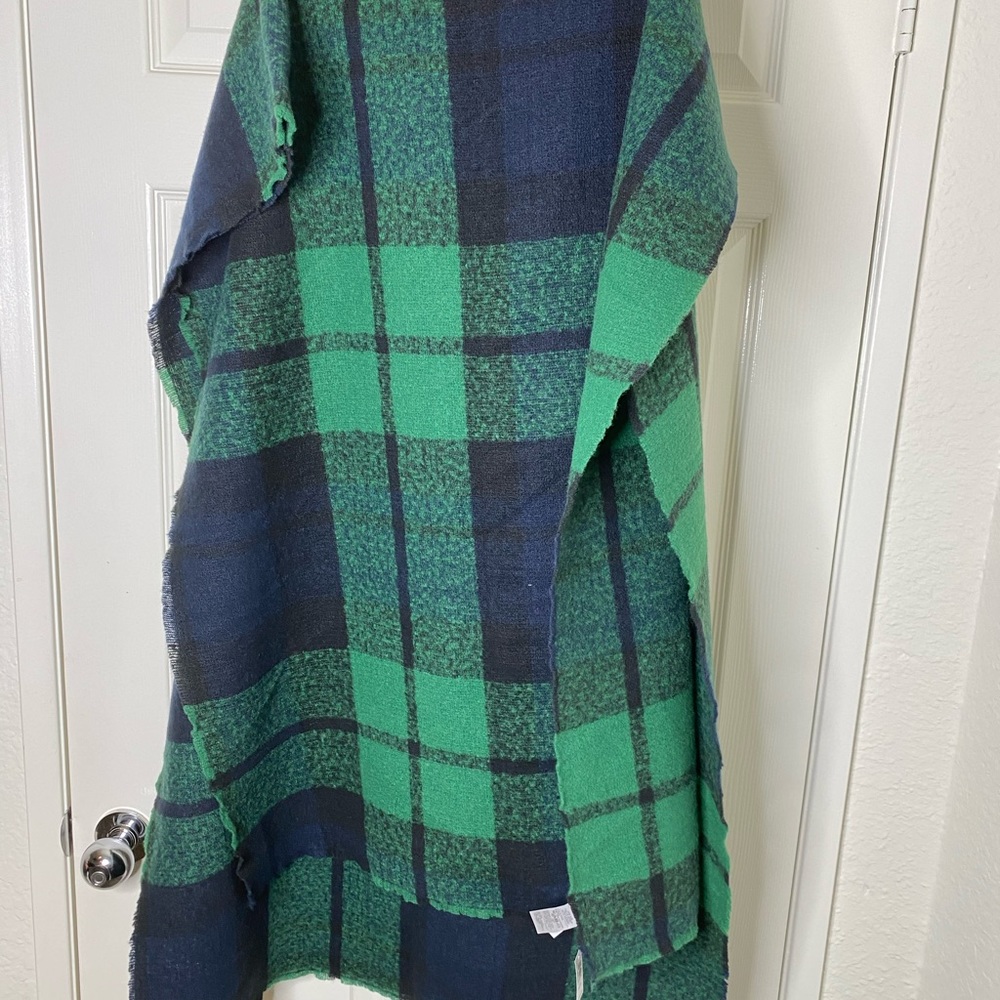 OLD NAVY HUGE FLANNEL SCARF
